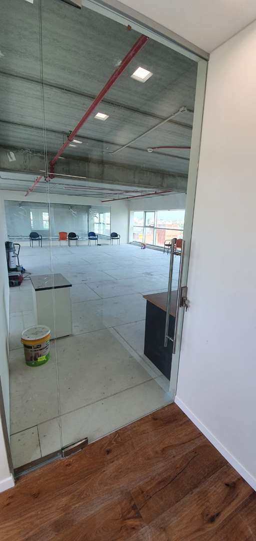 תמונה 2 ,משרדים להשכרה חלל משרדי עם נוף ומרפסת כ 140 מ"ר אזור המלאכה כפר סבא