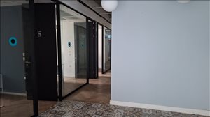 משרדים השכרה בתל אביב יפו ראול ולנברג 800 מר משרד מושקע עם מרפסת 