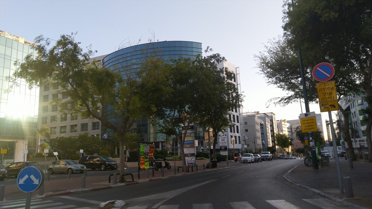 תמונה 1, חנויות להשכרה, רחוב הברזל  חנות / שטח מסחרי 460 מר  רמת החייל תל אביב יפו