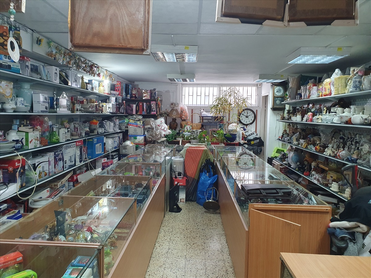 פנים חנות