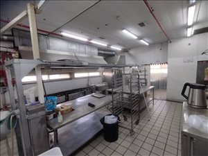 מבני תעשיה השכרה ברעננה מבנה עם תשתיות מטבח ואישורים כ210 מר  