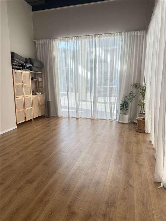 תמונה 2 ,סטודיו להשכרה, סטודיו מקסים עם תאורה טבעית ,נקי ומושקע,מוכן לעבודה. כפר סבא הירוקה כפר סבא
