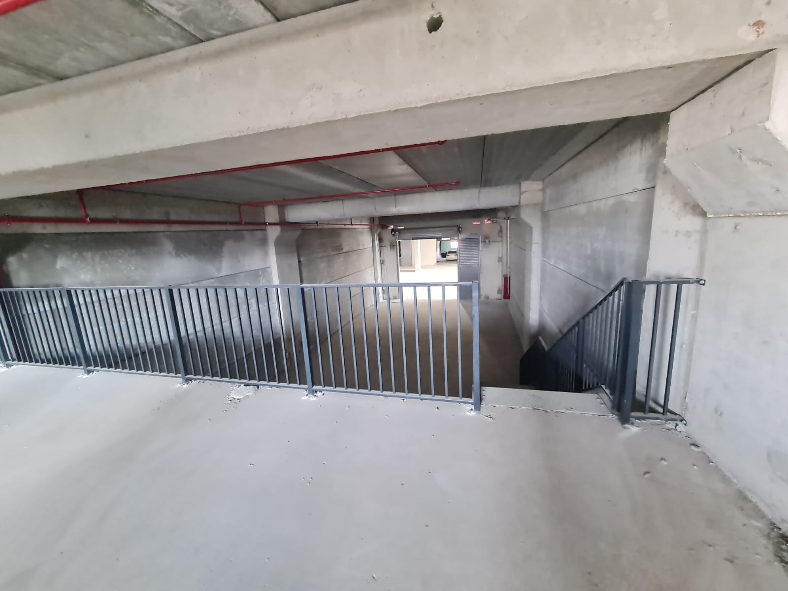 תמונה 4, מחסנים להשכרה, בשוק של פתח תקווה, הנגישות למשאיות כבדות (40 פיט) קרית ...