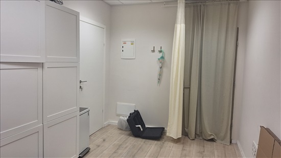 תמונה 3 ,קליניקות להשכרה,  להשכרה הברזל קליניקה 200 מר מוארת ליד אסותא רמת החייל תל אביב יפו