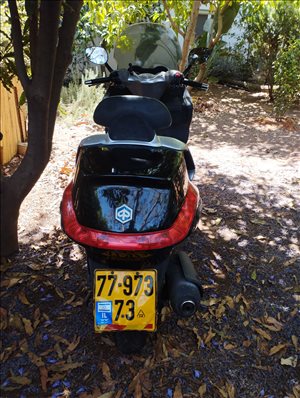 פיאג`ו ריקשה אחר 2011 יד 2 <br>      