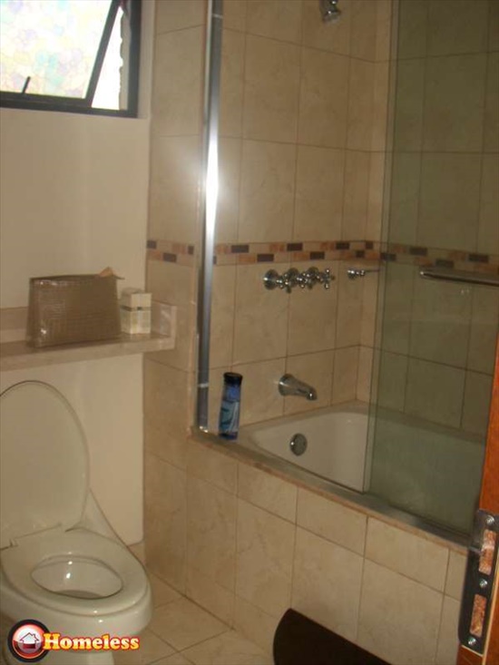 מקלחת שירותים- דירה בקוסטה ריקה