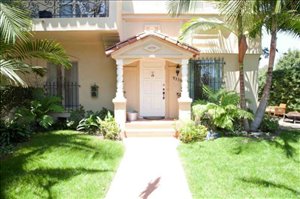 דופלקס להשכרה 3 חדרים ב Beverly Hills 