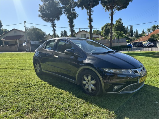 תמונה 2 ,הונדה סיוויק האצ'בק החדשה
 יד 2 2010 190000 קמ