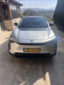 טויוטה C-HR 2023 יד 2 <br>      