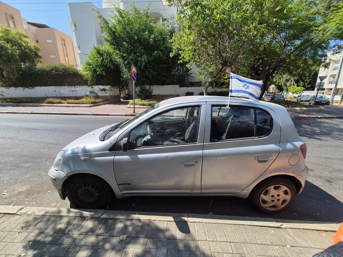 תמונה 1, טויוטה יאריס יד 2 2002 | 178000 קמ