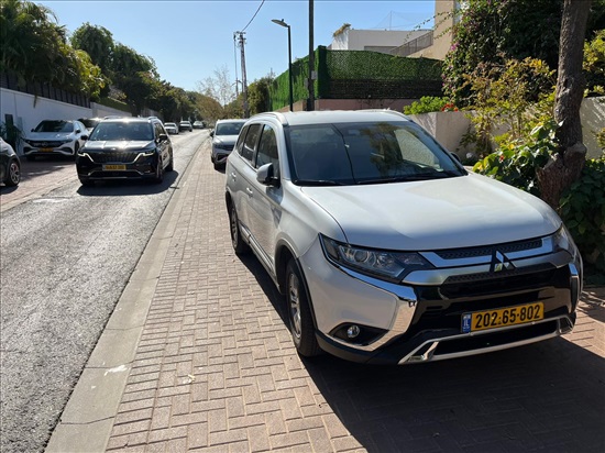 תמונה 6 ,מיצובישי אאוטלנדר יד 1 2020 30000 ק"מ