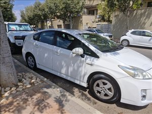 טויוטה פריוס פלוס הייבריד 2010 יד  2 