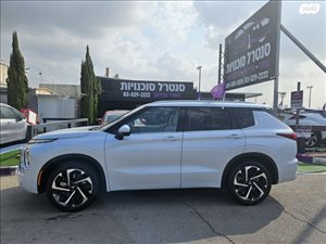 מיצובישי אאוטלנדר 2023 יד 1 <br>      