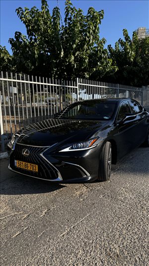 לקסוס ES300H
 2023 יד2 