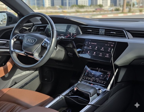 תמונה 5 ,אאודי E-tron יד 2 2019 130000 ק"מ