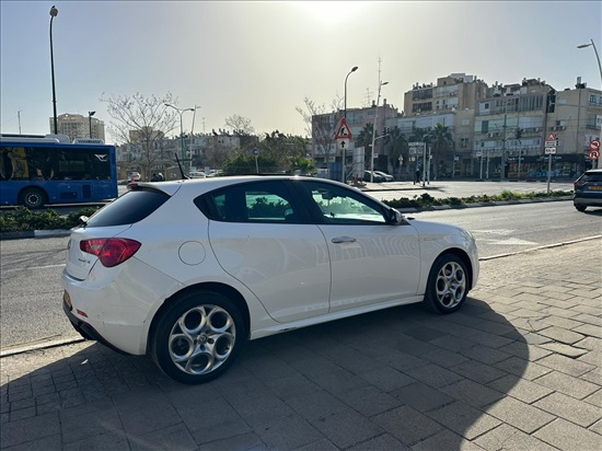 תמונה 4 ,אלפא רומיאו ג`ולייטה יד 2 2019 12000 ק"מ