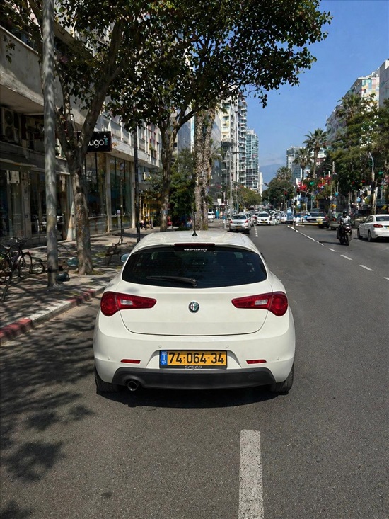 תמונה 3 ,אלפא רומיאו ג`ולייטה יד 2 2016 194100 ק"מ