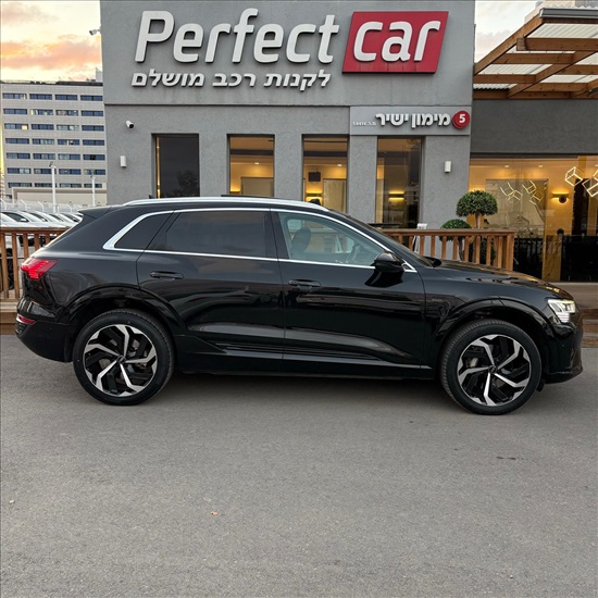 תמונה 3 ,אאודי Q8 E-tron יד 1 2024 62800 ק"מ