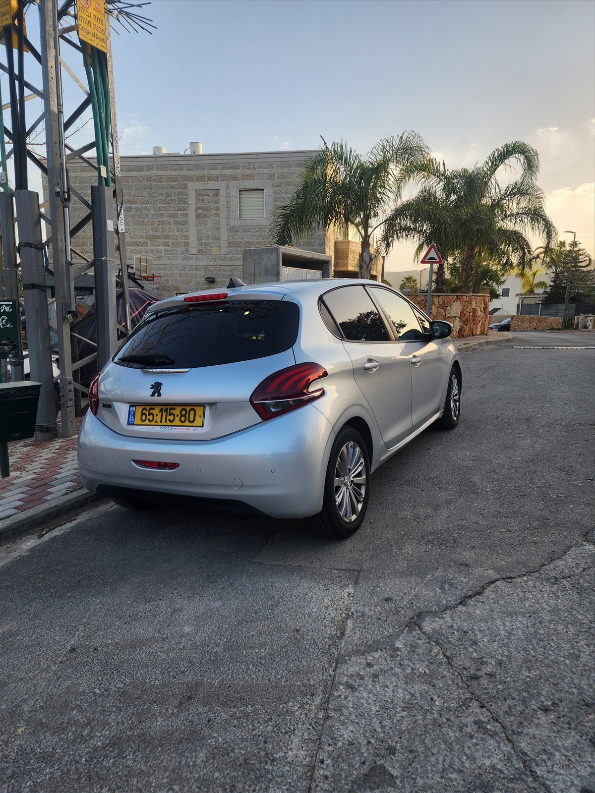 תמונה 2, פיגו
 208 GTI יד 2 2017 | 130 קמ