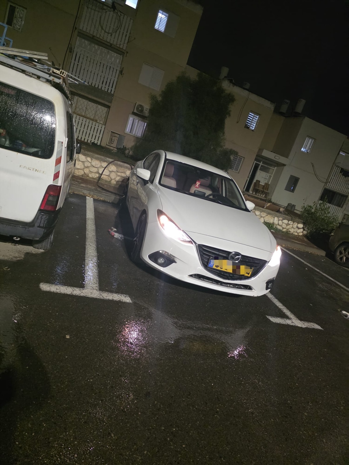 תמונה 1, מאזדה  החדשה  3 יד 4 2016 | 180000 קמ