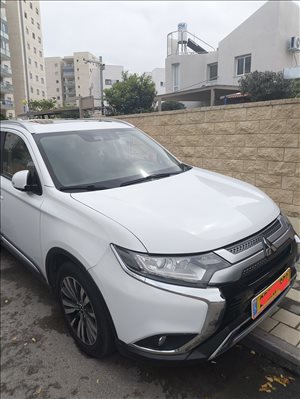 מיצובישי אאוטלנדר 2021 יד  2 