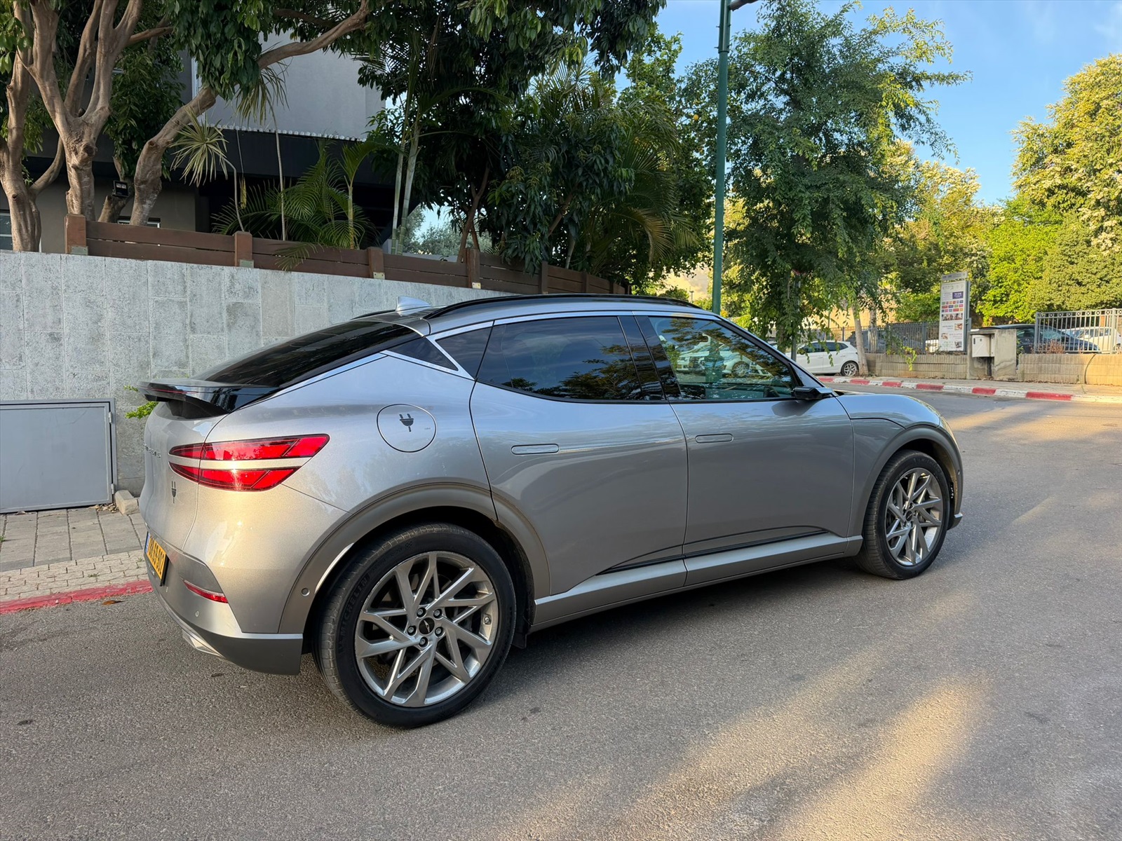 תמונה 2, ג`נסיס GV60 יד 2 2023 | 44000 קמ