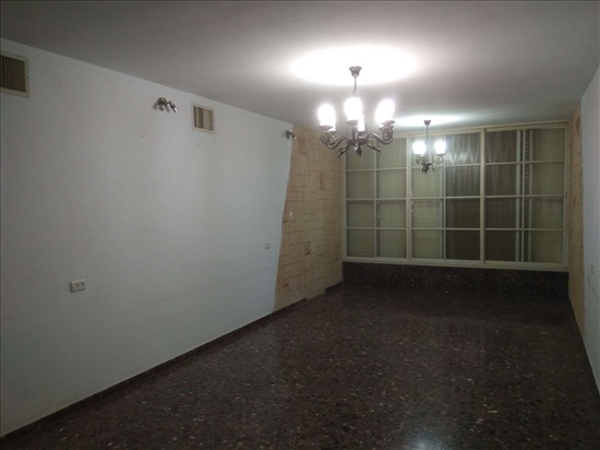 דירה להשכרה 1 חדרים בחדרה ליובין מרכז העיר