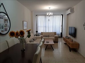 דירה להשכרה 3 חדרים בבת ים יחזקאל דנין 