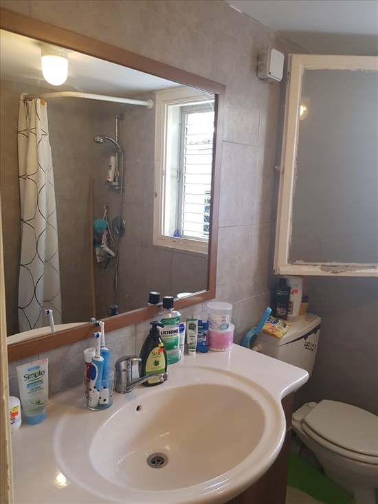 חדר אמבטיה+שירותים