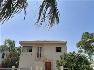 דירת גן להשכרה 5 חדרים ברחובות דרך יום הכיפורים קרית משה 
