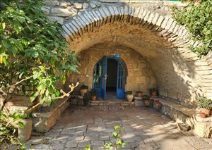 דירת גן להשכרה 3 חדרים בירושלים סמטת העורב 