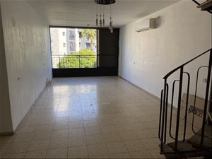 דירת גג להשכרה 4.5 חדרים בהרצליה מוהליבר 