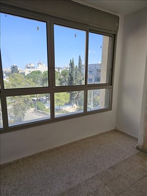 דירה להשכרה 5.5 חדרים בירושלים אלוף שמחוני קרית שמואל 