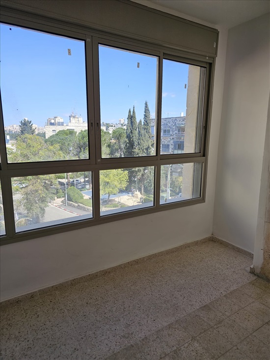 תמונה 1 ,דירה 5.5 חדרים להשכרה בירושלים אלוף שמחוני קרית שמואל