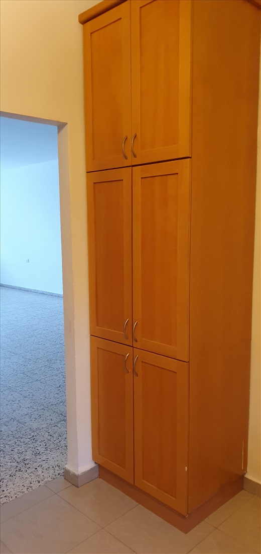 ארון 6 דלתות במטבח יש שניים כאלה