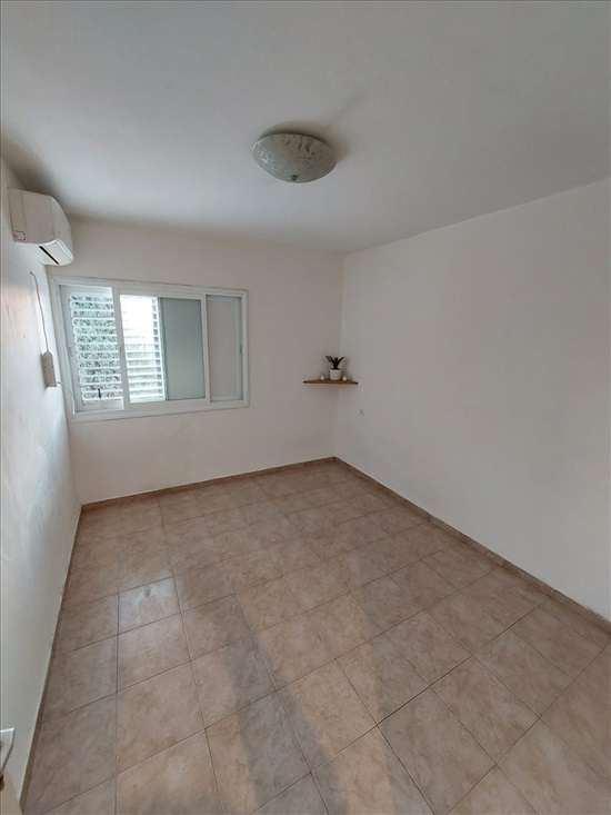 תמונה 2 ,דירה 4 חדרים להשכרה בחיפה סעדיה פז שער העליה