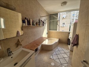 דירה להשכרה 4 חדרים בראשון לציון עולי הגרדום אברמוביץ 
