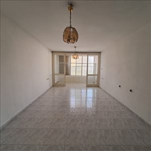דירה להשכרה 4 חדרים בבת ים שדרות בר אילן  