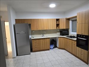 דירת גן להשכרה 3 חדרים ברעננה בורלא בורלא 3 א.אזור 2003 