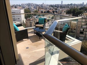 דירה להשכרה 4 חדרים ברמת גן שדרת התמרים בן גוריון 