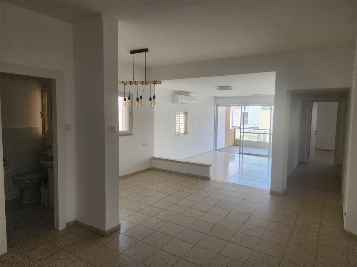 תמונה 1, דירה 4 חדרים להשכרה בראשון לציון, הסביון, השומר