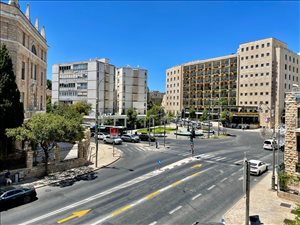 דירה להשכרה 4.5 חדרים בJerusalem קרן היסוד טלביה 