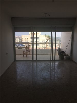 דירה להשכרה 4 חדרים ברמת גן המבדיל  הגפן 