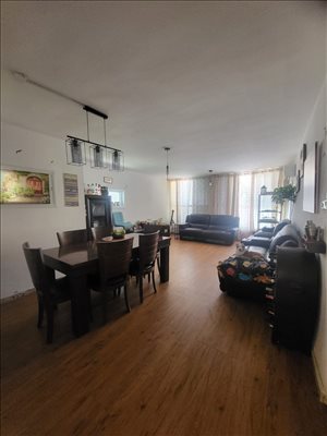 דירה להשכרה 5 חדרים באשדוד החרמון יא' 