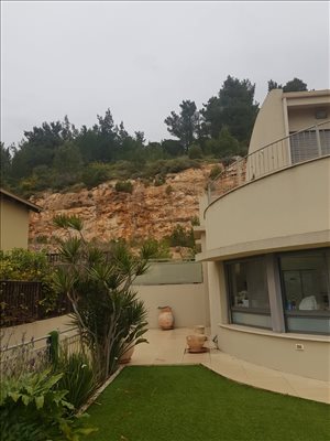 בית פרטי להשכרה 6 חדרים בגילון יהלום 