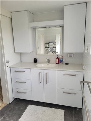 יחידת דיור להשכרה 2.5 חדרים באבן יהודה ההדרים 