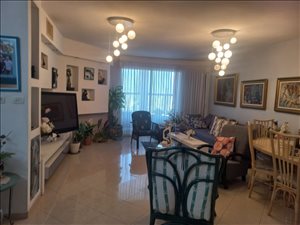 דירה להשכרה 5 חדרים בחולון דגניה ח 300 