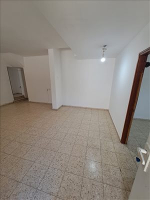 דירה להשכרה 3 חדרים בשערי תקווה שקד שער שומרון 