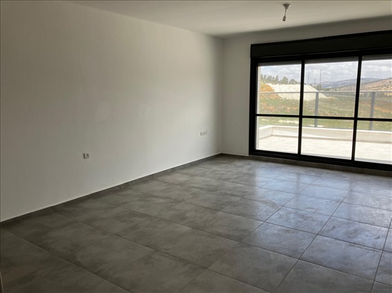 תמונה 1, דירת גן 6 חדרים להשכרה בבית שמש, אברהם שפירא, משקפיים