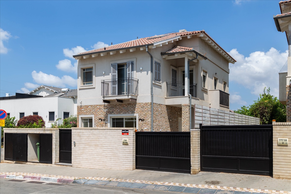 תמונה 1, וילה 9 חדרים להשכרה בפתח תקווה, אנצו חיים סירני, נווה עוז